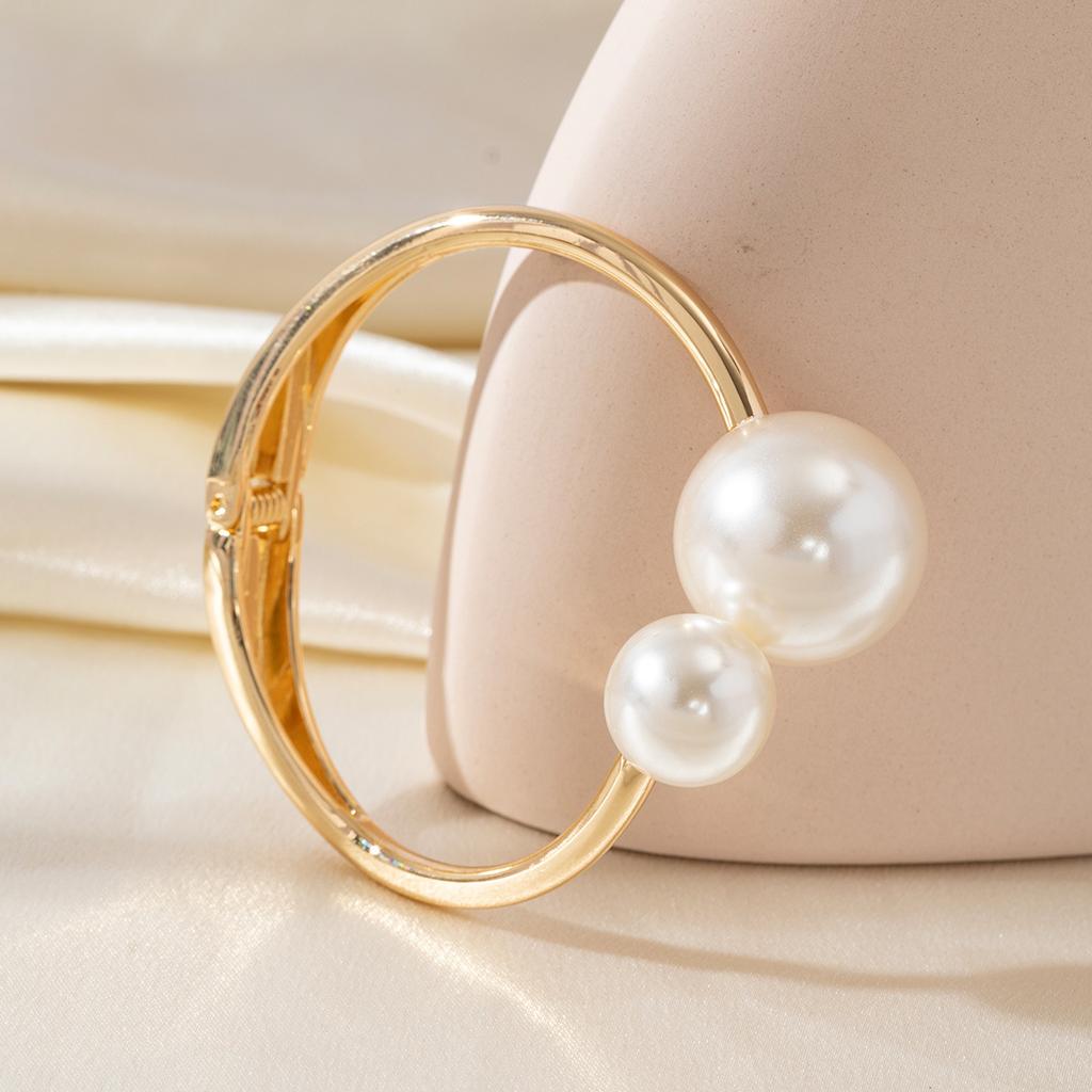 Einfache Große Perlen Goldfarbene Armreifen für Damen Punk Übertrieben Geometrisch Glattes Armband Mode Tägliches Tragen Schmuck Geschenke