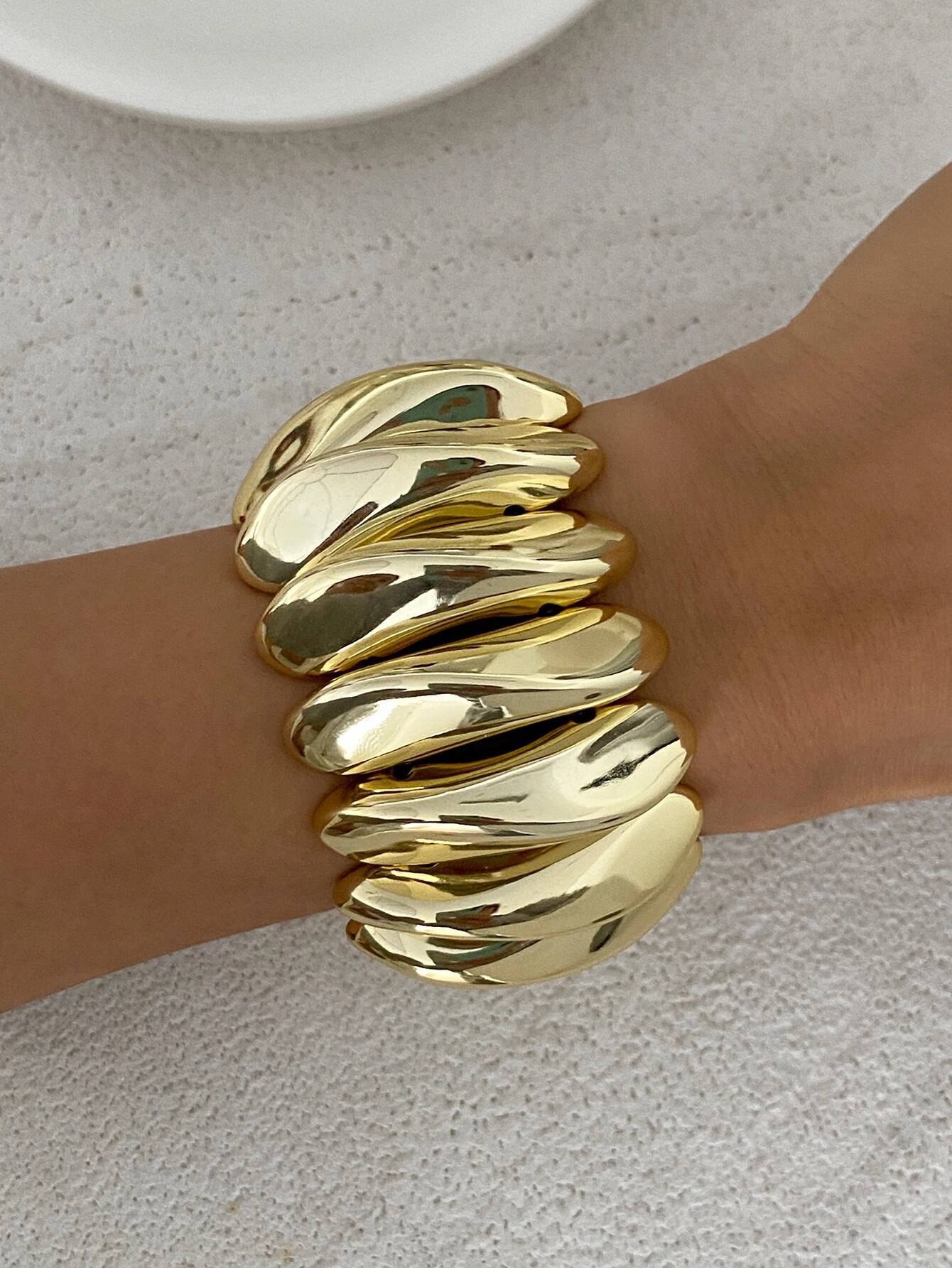

Ingemark 2 Styles Vintage Round Resin Plastic Bangles for Women New Trend 2026 Punk Chunky Thick Wide Bracelets Grunge Jewelry