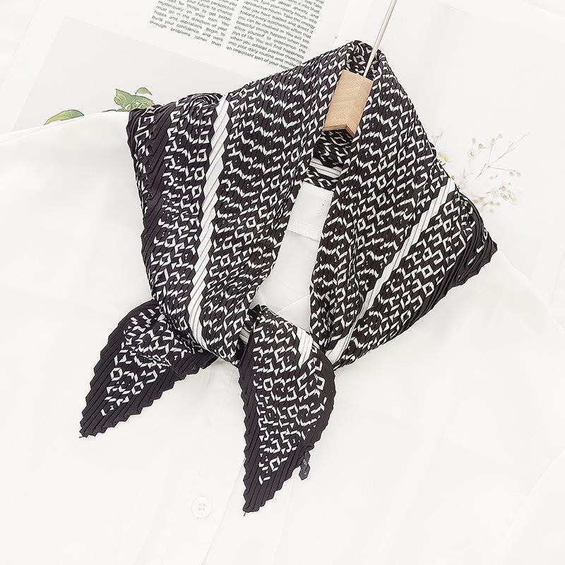Retro Color Block Crinkled Square Scarf - 70cm Pleated Neckerchief in Imitation Silk for Women