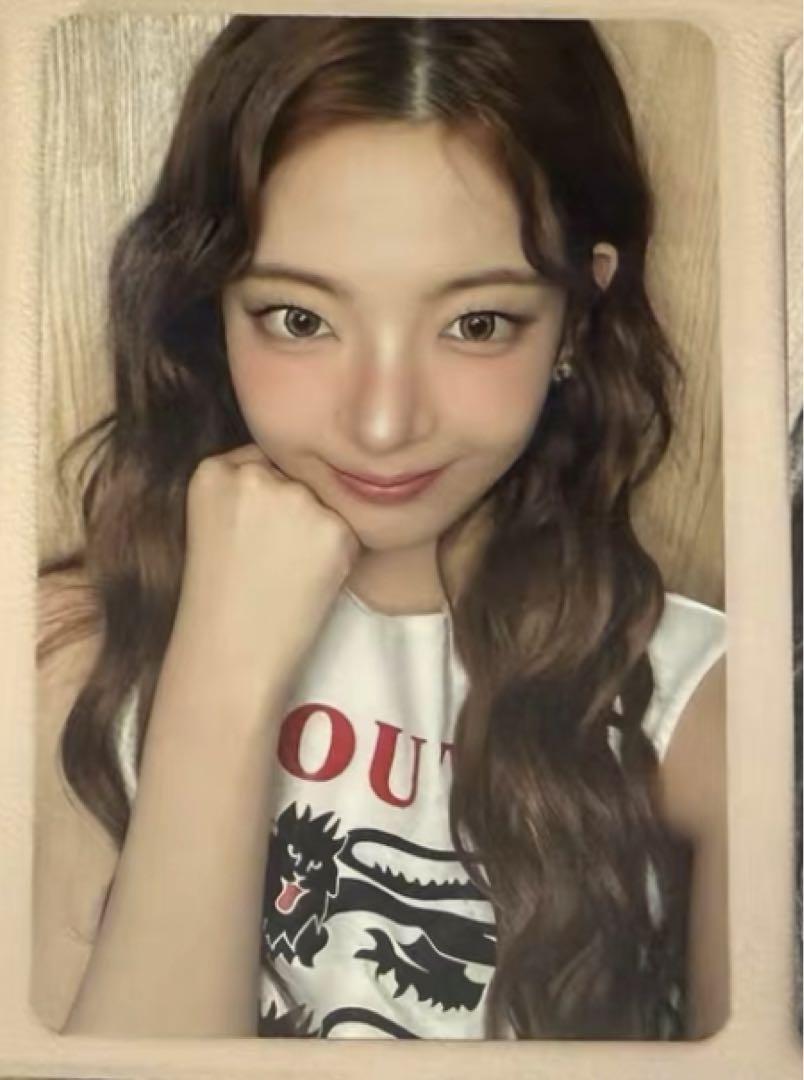 

[USED] itzy GOLD makestar China Shanghai Winner Limited Trading Card Rear