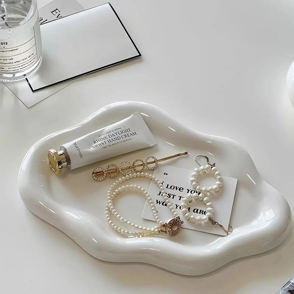 

Creative Plastic Jewelry Tray Mini Cloud Shape Storage Plate Jewelry Display Plate Watches/Keys Storage белый