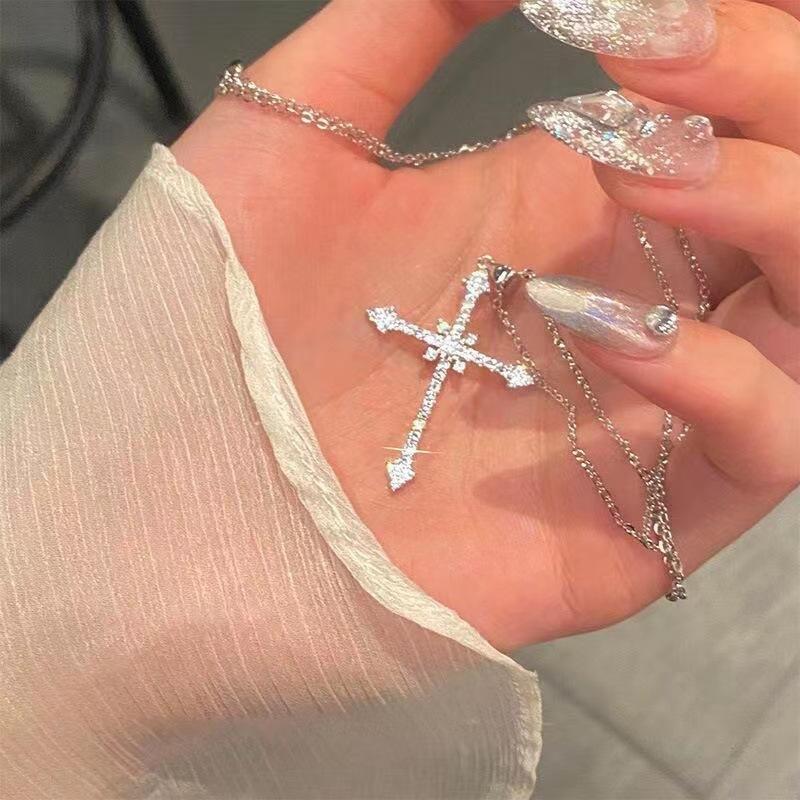 Sweet and cool wind Spice Girl Cross Necklace Female Heavy Industry Diamond Gothic European and American style Necklace Design clavicle chain