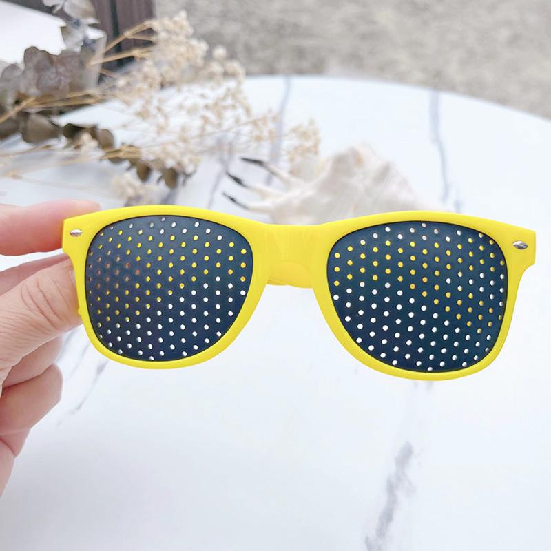 Ochelari de soare cu orificii - Design cu cuie de orez pentru ameliorarea miopiei