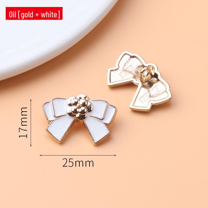 

Декоративные женские свитера с пуговицами и детские топы с аксессуарами белый/золотой