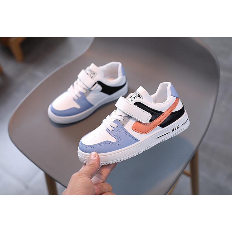 Koreanischer schlichter Stil Frühling und Herbst neue Kindersportschuhe Spleißfarbe Mode Board Schuhe weiche Sohle rutschfest Trendschuhe