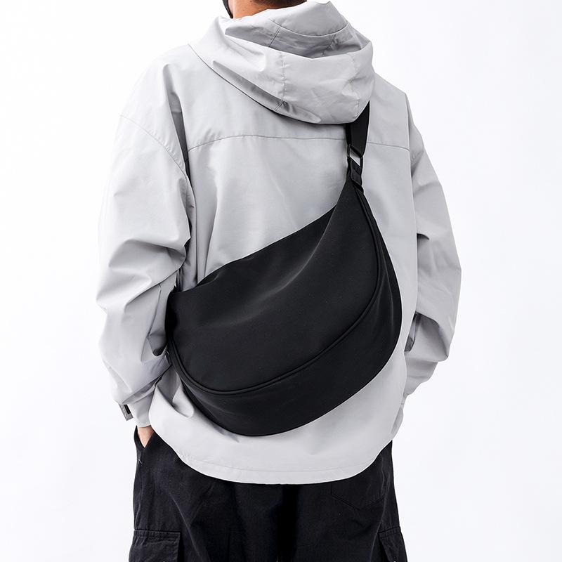 

LOGO new men s large-capacity outdoor fashion simple messenger bag feeling versatile sports shoulder Small чёрный