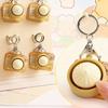 Gedämpfte Brötchen Schlüsselanhänger Quetschspielzeug mit Geräusch Niedlicher PVC Fidget zur Stressbewältigung Tragbares Dekompressions-Gadget für Kinder Erwachsene