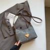 Retro Trendy High-end Hand Carry Small Square Bag 2025 Winter New Fashion Casual Shoulder Bag Niche Messenger Bag