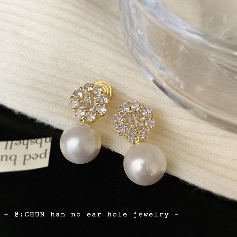 

Silver needle zircon pearl stud earrings trendy niche light luxury versatile earrings high sense niche mosquito coil disc ear clips