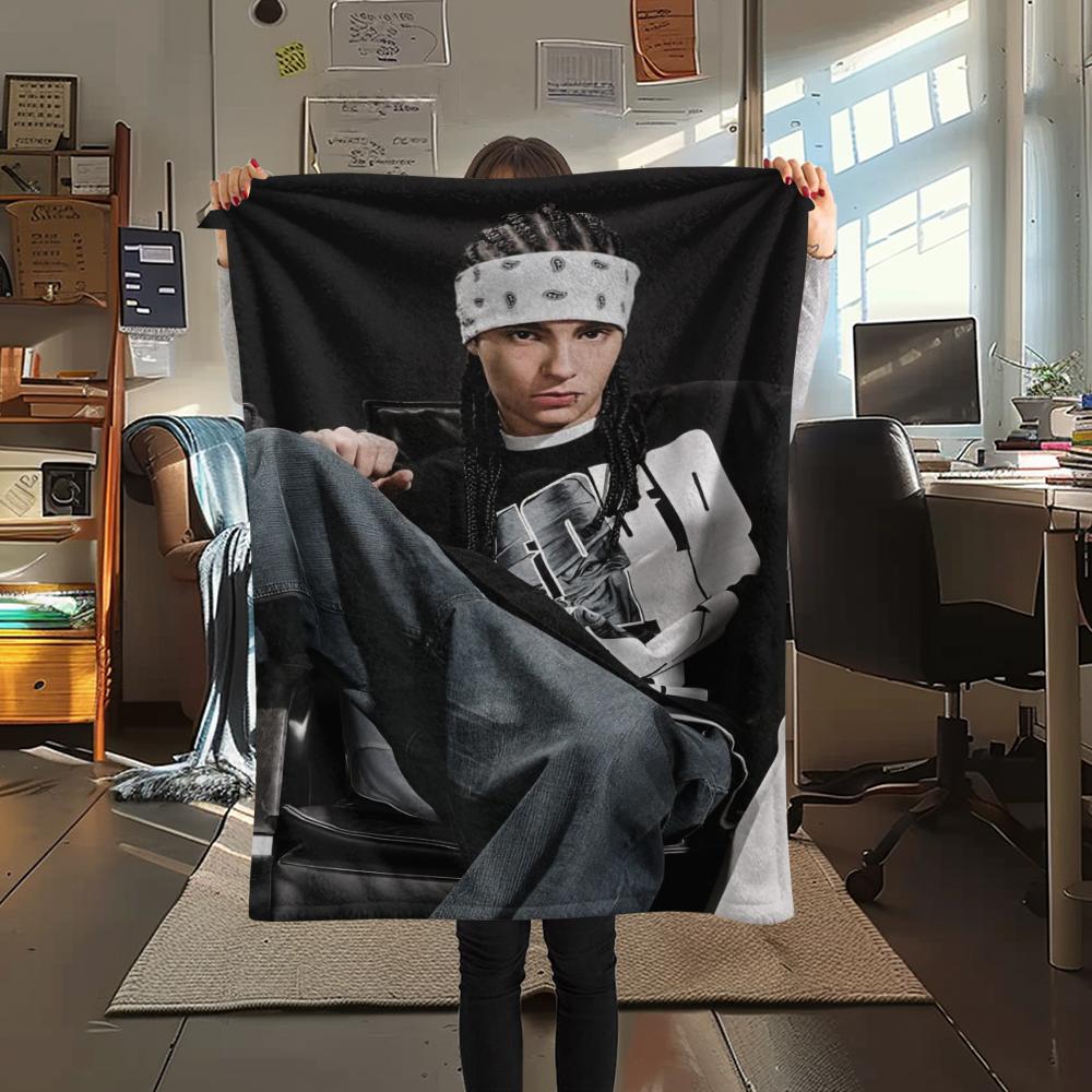 1PC Tom Kaulitz Print Flannel Blanket, High quality Comfortable for All Seasons, Home Decor, Warmth and Comfort, Perfect for Christmas Gifts