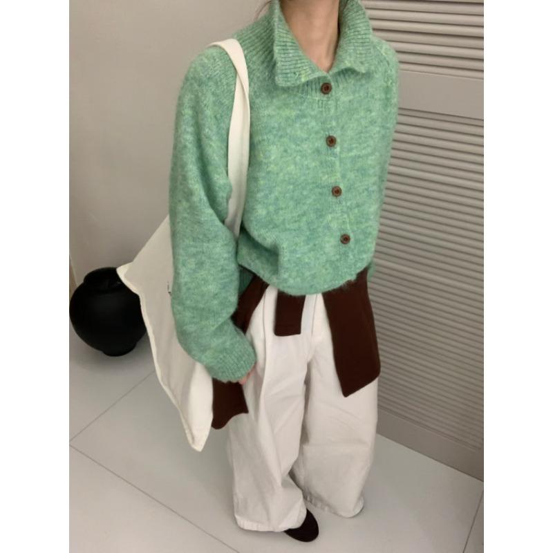 High-necked single-row wooden buckle plush knitted cardigan women's simple retro small fresh shoulder-plugged long-sleeved jacket