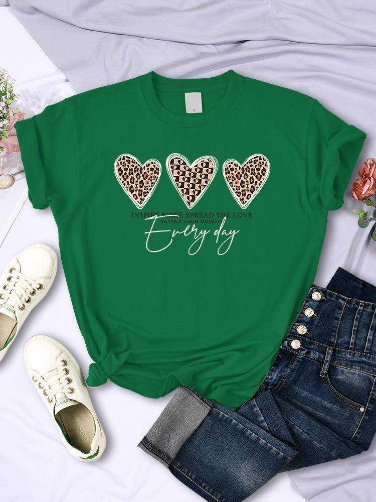 

Распространяйте больше любви каждый день Принт Футболка Женская Повседневная Дышащая Футболка Мягкая Повседневная Футболка Винтажная Свободная с Коротким Рукавом Женская 4XL