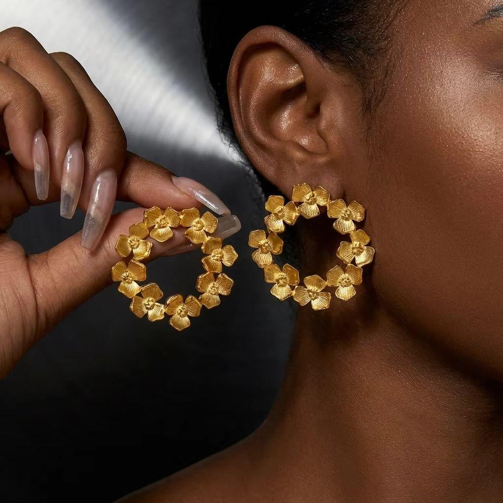 Vintage Stainless Steel Metal Flower Sunflower Stud Earrings for Women Gold Color Delicate Garland Earrings Y2K Jewelry Gifts