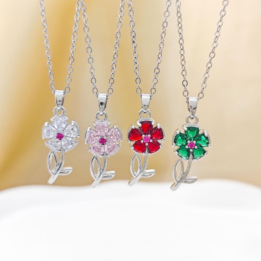 Elegant Sunflower Pendant Necklace - Unique Design for Women, Versatile and Luxurious