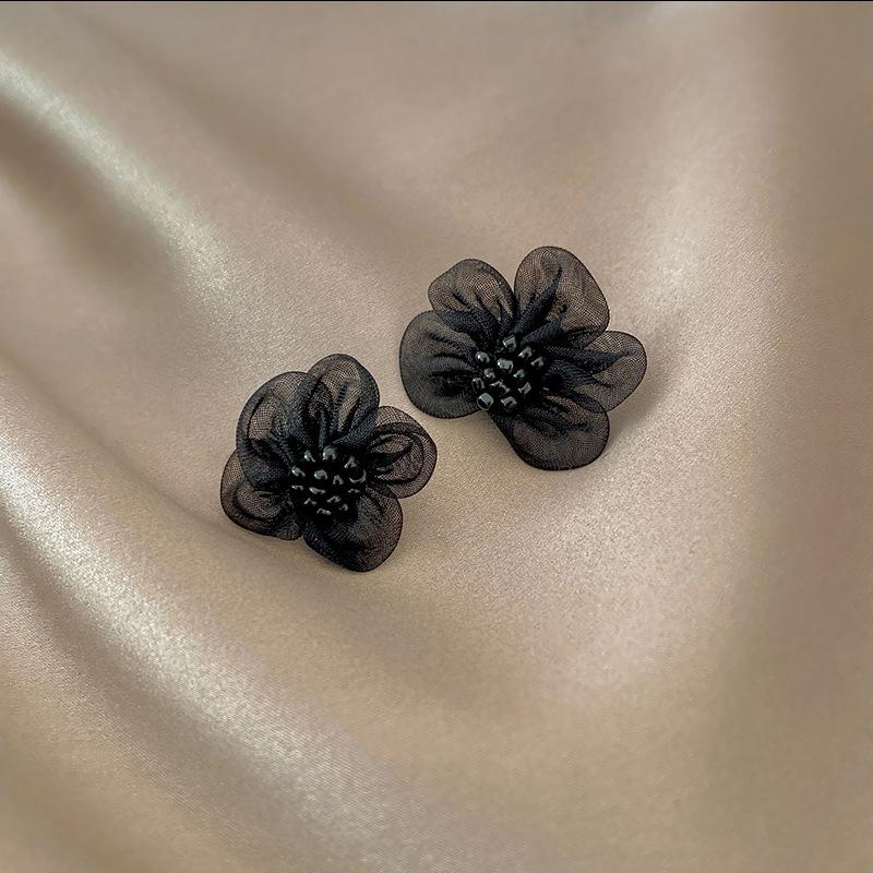 Black Lace Flower S925 Silver Stud Earrings: Retro, Fashionable, Unique Design Accessories