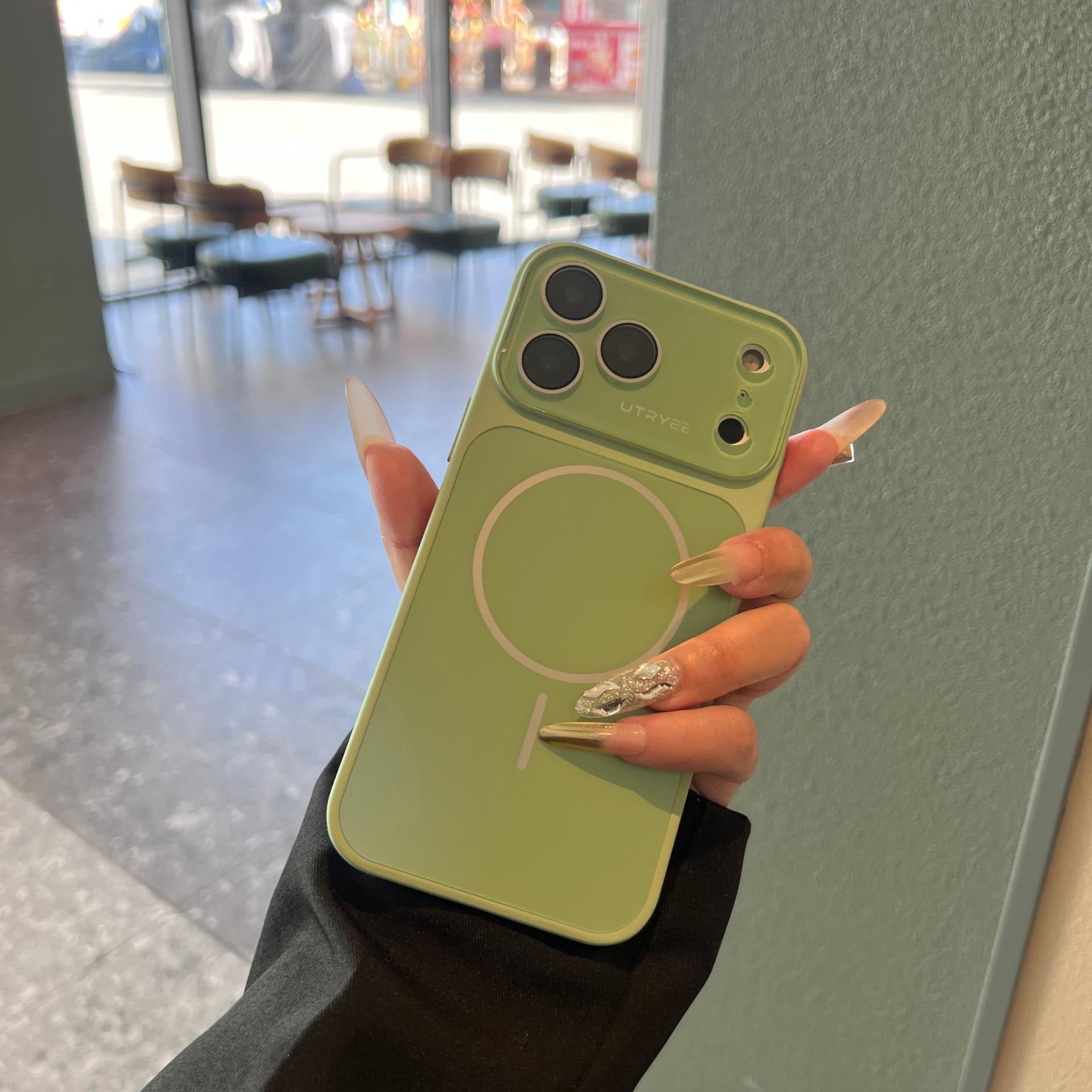 AG Matte Magnetic iPhone 17/16 Case  with Full Coverage & Drop Protection iPhone 16 Pro Max зелёный