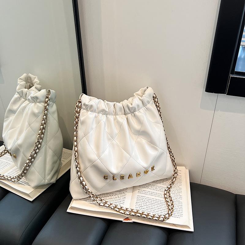 Premium Diamond Chain Bag Women's New Versatile Shoulder Messenger Commuter Bag Niche Tote Bag