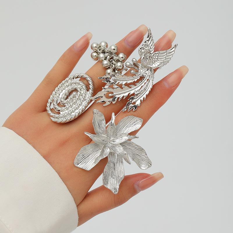 Personalized Five-petal Flower Three-dimensional Flower Opening Ring Exaggerated Ins Metal Wind Winding Women's Fashion