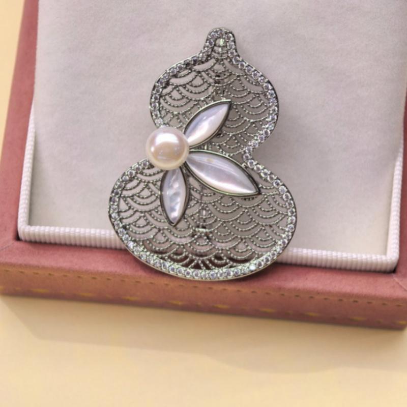 New Chinese Style Hollow Gourd Pearl Elegant Suit Brooch For Women Clothing Coat Corsage Jewelry Accessories Gifts