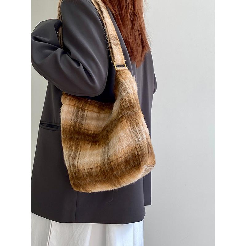 Ielgy Female Bag Autumn Winter Plaid Woolen Canvas Bag All-Match Melade Plush Tote Bag