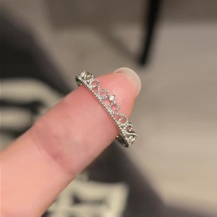 Elegant & Versatile Women's Sparkly Diamond Ring - Sweet, Cool, and Fashionable