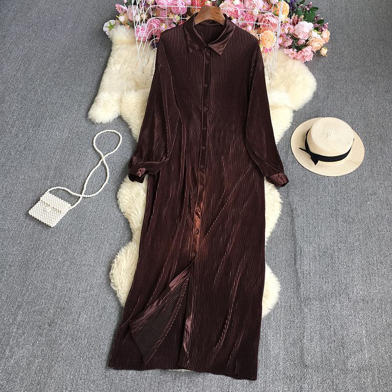 Letnia, jednokolorowa, luźna plisowana sukienka z klapami