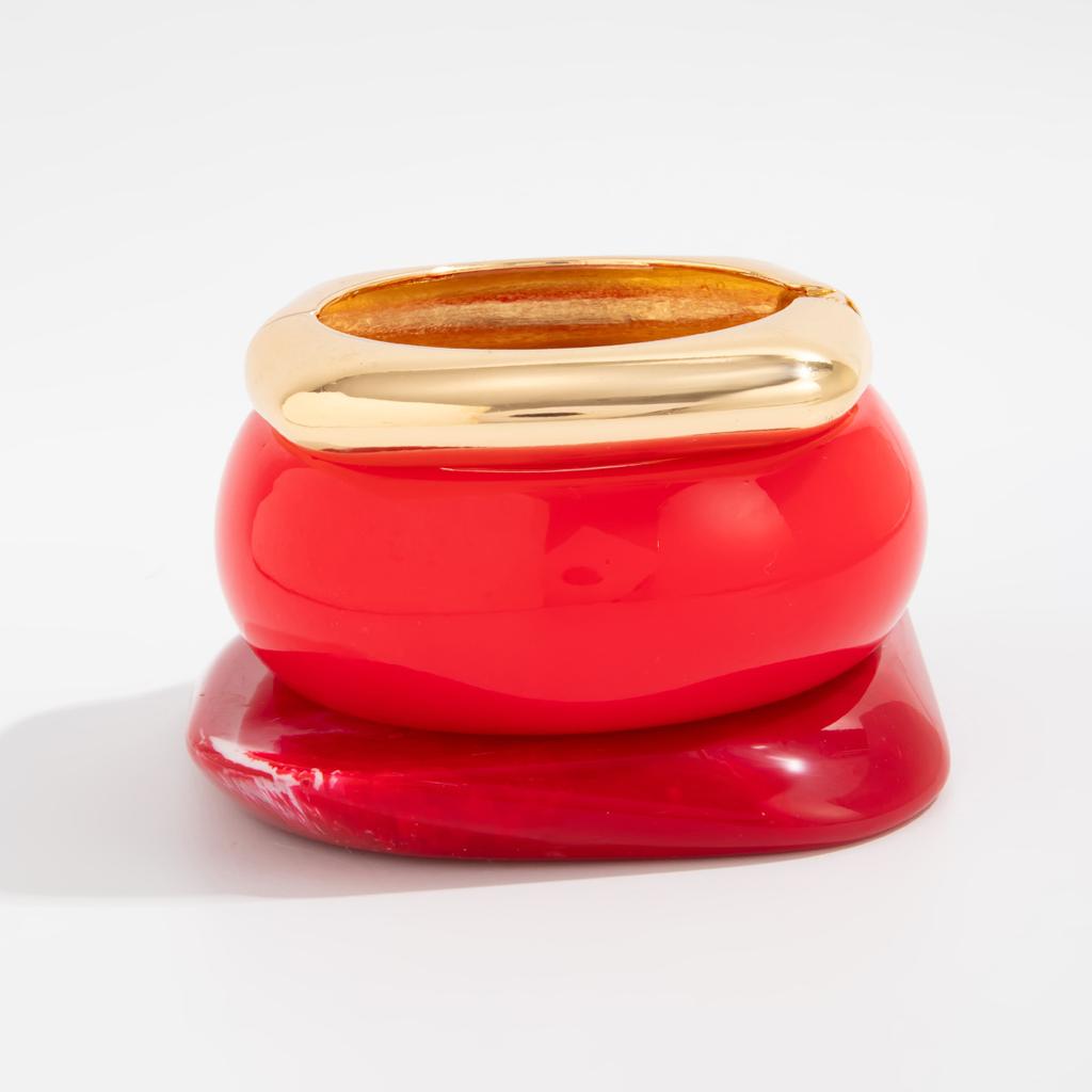 Irregular Design Red Acrylic Resin Bracelet, Wind Metal Glossy Spring Bracelet