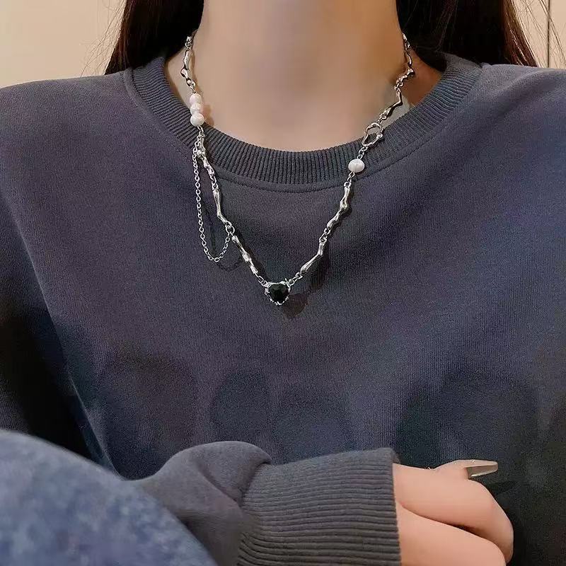 Color dopamine versatile love pendant necklace female niche sweet and cute versatile beaded collarbone chain neck chain