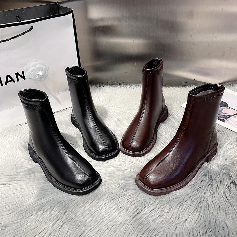 Braune kurze Stiefel Damen Winter 2025 neue Samtstiefel flachsohlige vielseitige Martens Stiefel Herbst und Winter weiches Leder dünne Stiefel