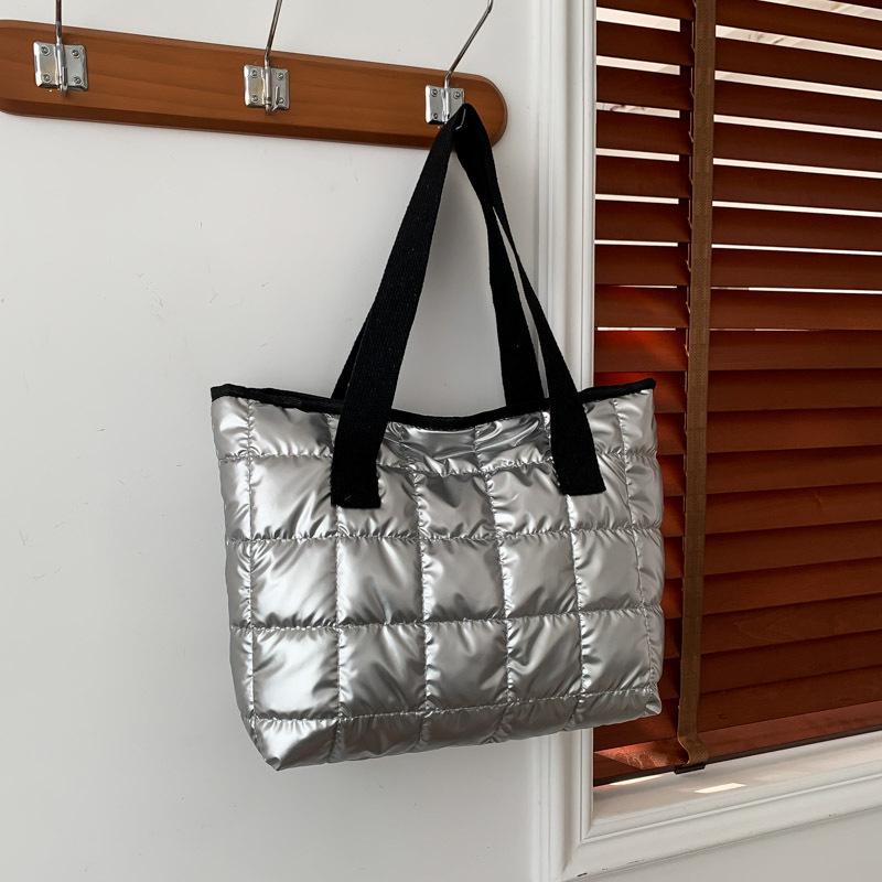 2025 Winter Versatile Influencer Shoulder Bag: Stylish Textured Makeup Tote