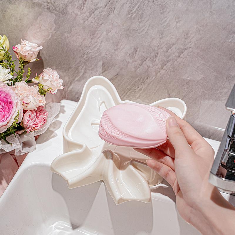 Kreative Seifenhalterbox in großer Schleifenform, niedlicher süßer Kunststoff-Abtropfbehälter, Aufbewahrungsschale, Spüle, Haushalts-Badezimmerzubehör