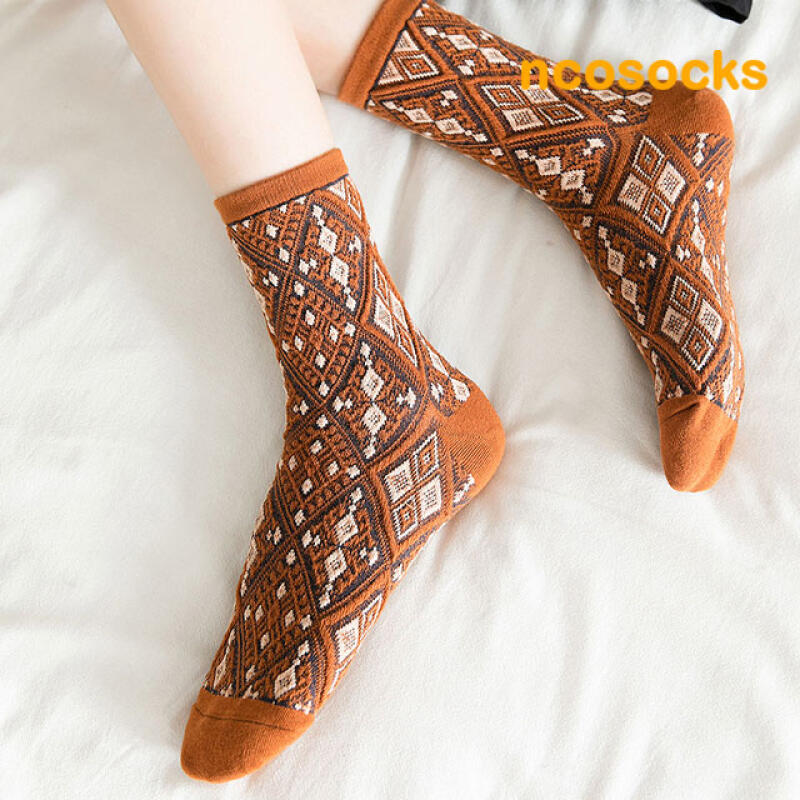 fsn098_Bold Diamond Women s Socks Orange Brown