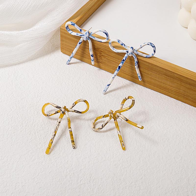 

Silver Needle French Retro Asymmetrical Bow and Tassel Earrings in Camouflage Acetate синій