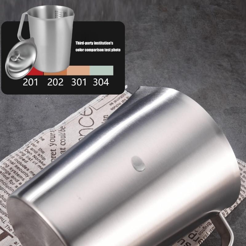 Professional Coffee Milk Jugs 4 Size 500ml 1000ml 1500ml 2000ml Locking Lid Design Durable Nonrust Steel Measuring Cup