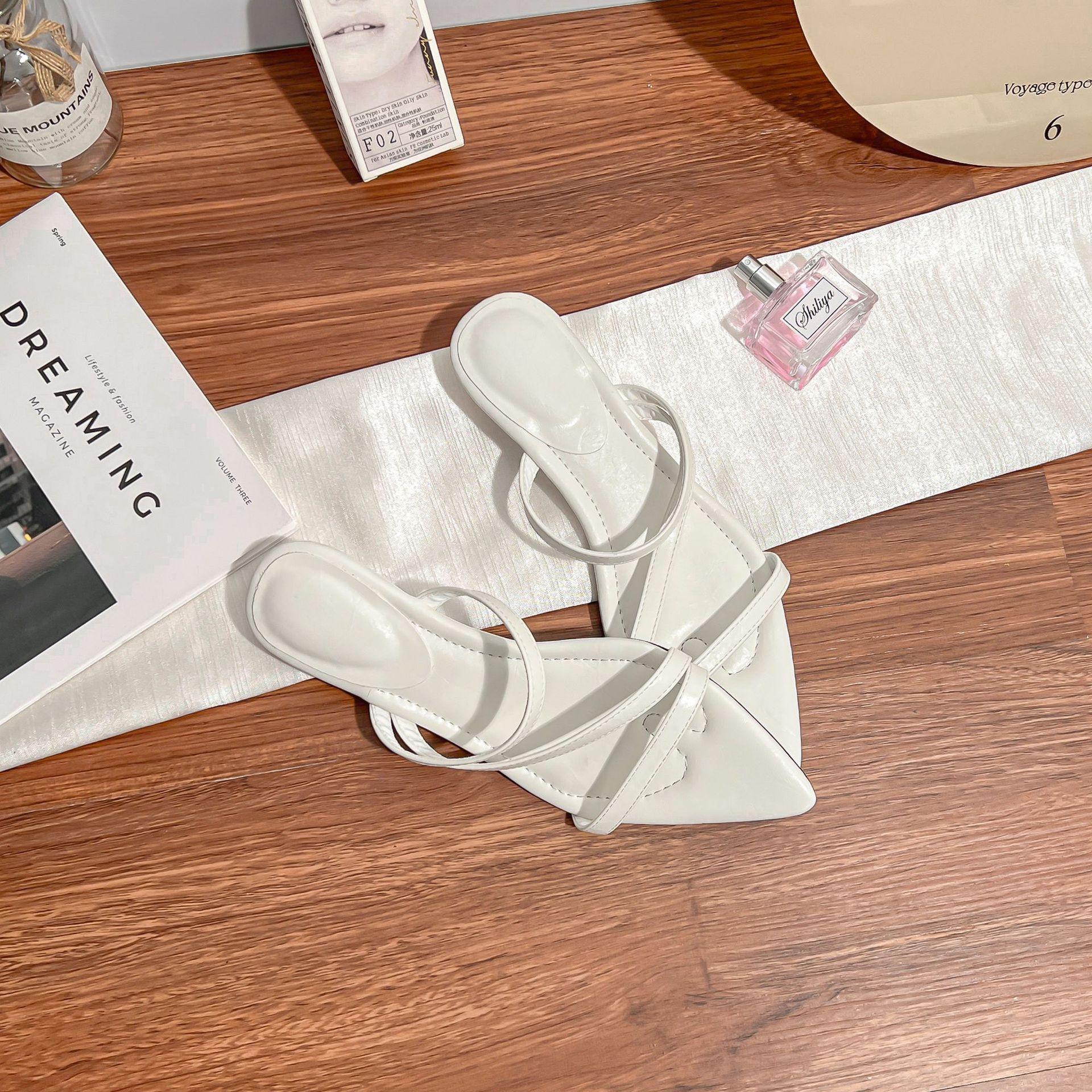 

Summer new flat-soled sandals women s comfortable soft-soled versatile fashion temperament pointed slippers women s 2025 new women s shoes 35