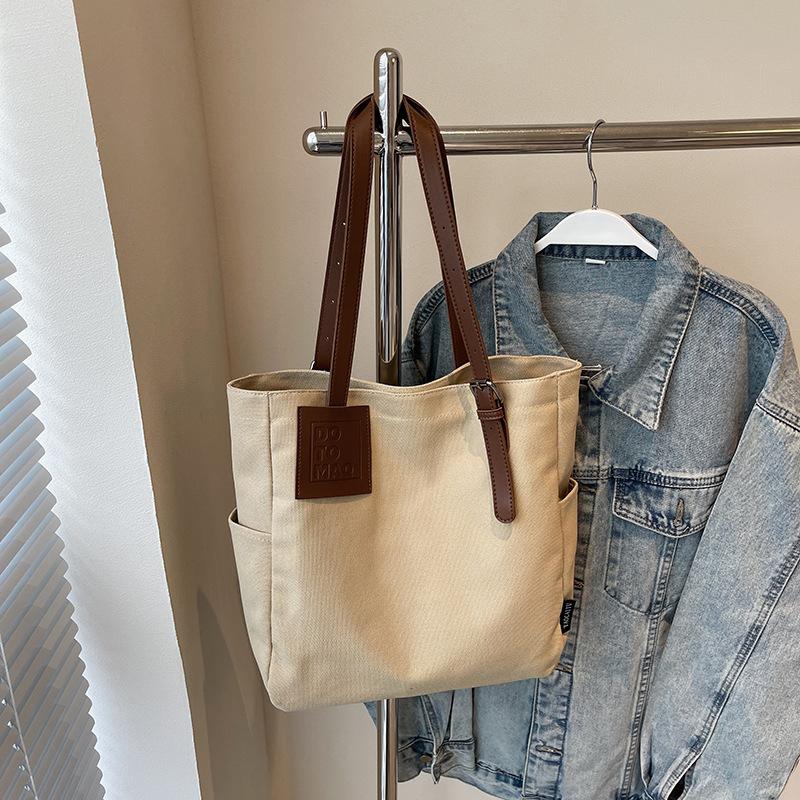 Niche shoulder bag commuter large capacity 2025 new casual aesthetic bag female college student class tote bag