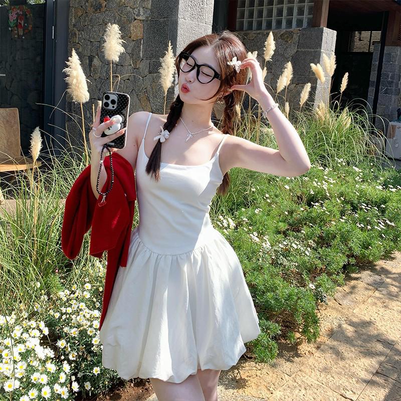 

Женское белое платье-майка в балетном стиле с приталенным силуэтом, подчеркивающим талию, и юбкой-бутоном для лета 2025 Medium