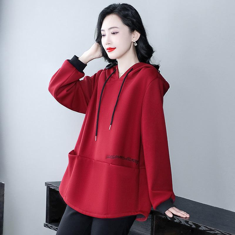 

Красное вышитое флисовое худи для мам с эффектом похудения - Теплый осенне-зимний топ с длинным рукавом большого размера 3XL (160-180 Jin)