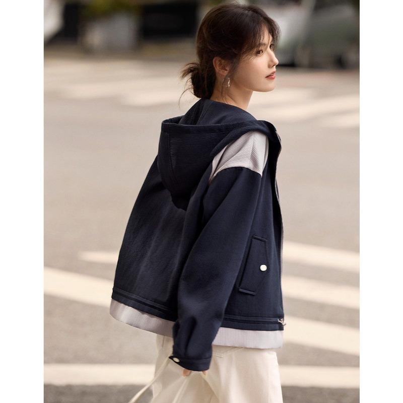 Must-Have de toamnă: Jachetă cu glugă de mărime plus la modă și slăbitoare cu design color block pentru femei