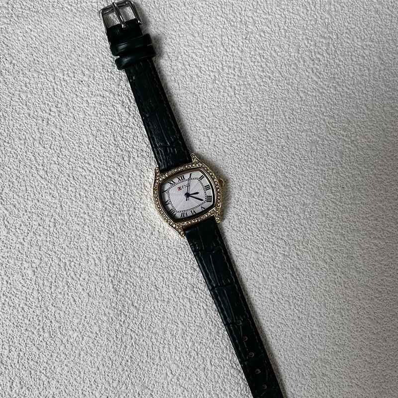 

Новые модные часы Barrel для студенток корейской версии, простые кварцевые часы с римской шкалой и бриллиантами, женские часы