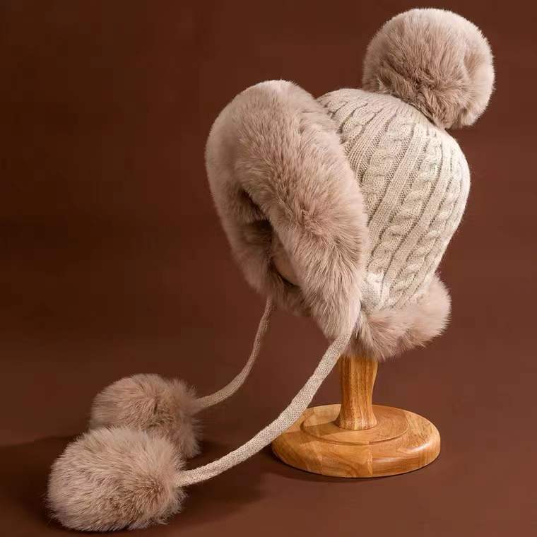 Snow Mountain Hat Women's Winter Ear Protection and Warm White Wool Hat Wool Ball Knit Lei Feng Hat Wear