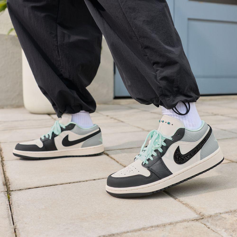Jordan Air Jordan 1 Vintage Basketball Shoes Women s Low Top Canvas Wh 36.5