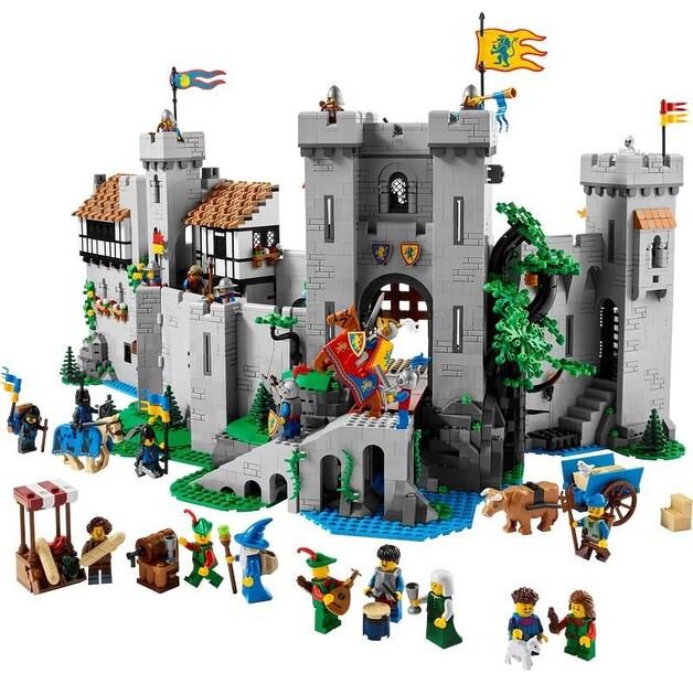 LEGO Icons 10305 Knights' Castle with the Lion Coat of Arms