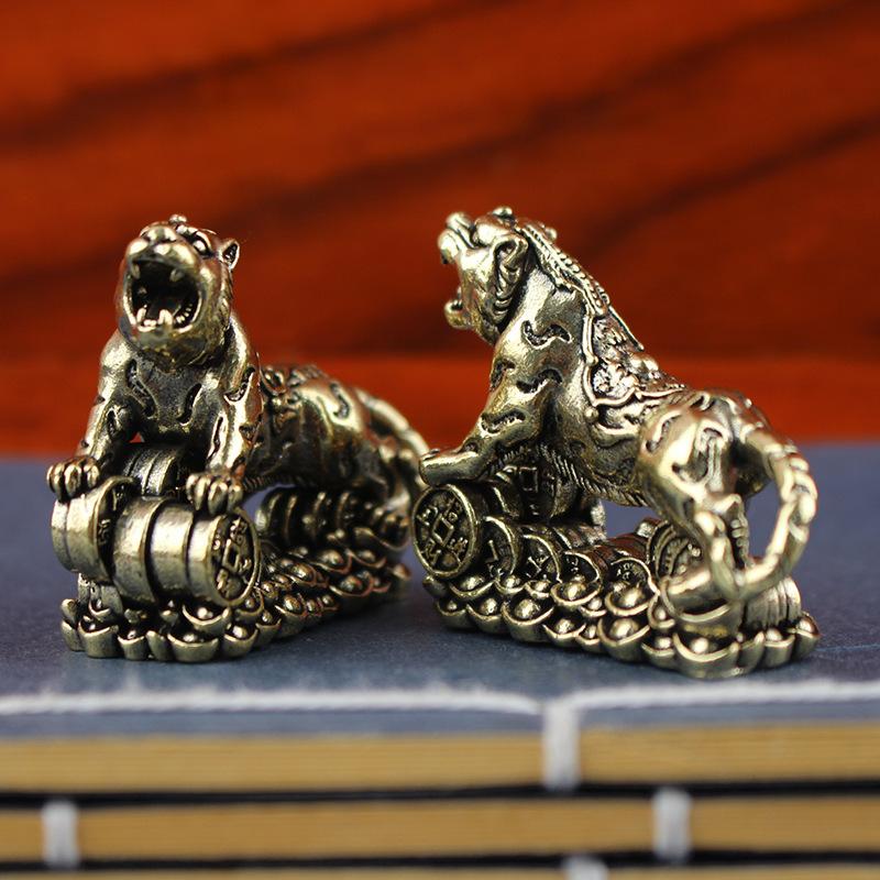 XH Brass Tiger Desktop Decoration Living Room Tea Table Sculpture Metal Craft Home Decorations Chinese Zodiac Tiger Statue