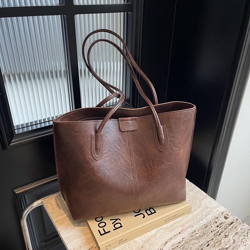 Retro Fashion Tote Bag Women's New Commuting Large Capacity Shoulder Bag Casual Armpit Bag