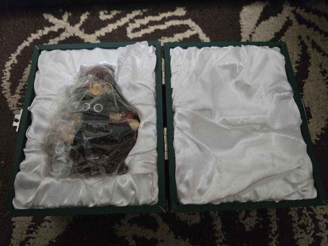 

[USED] Tsubasa Chronicle Syaoran figure in wooden box