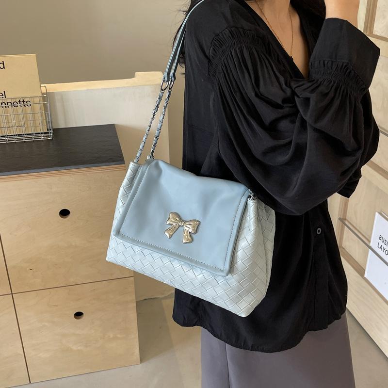 

Korean version of high-end fashion commuter bag women s 2025 new simple versatile tote bag niche casual shoulder bag 30*10*21 синий