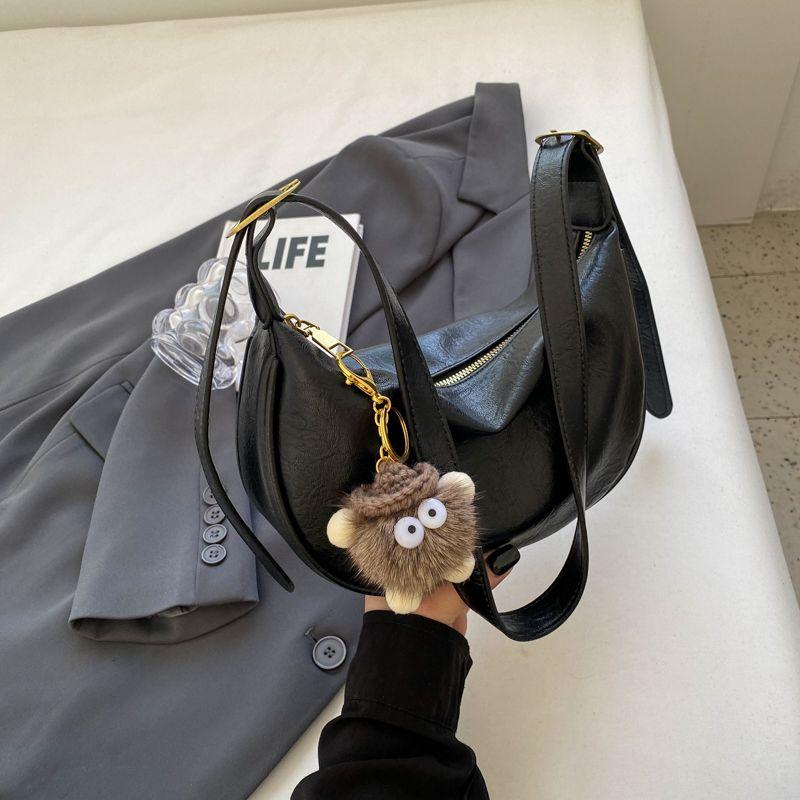 

Light Luxury Minority One Shoulder Fall and Winter Super Hot Crossbody Bag Black plus pendant