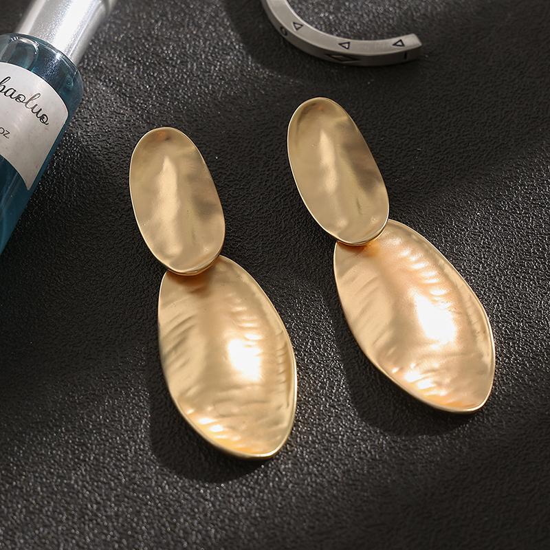 Exaggerated Harmmered Design Matte Gold Metal Geometric Long Clip on Earrings No Piercing Party Earrings Jewelry Gifts for Women