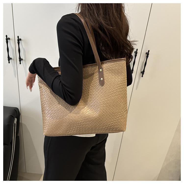 European Style Woven Faux Leather Tote Bag for Women, New Fashionable Large Capacity Shoulder Handbag, Casual Daily Commute Bag CLE